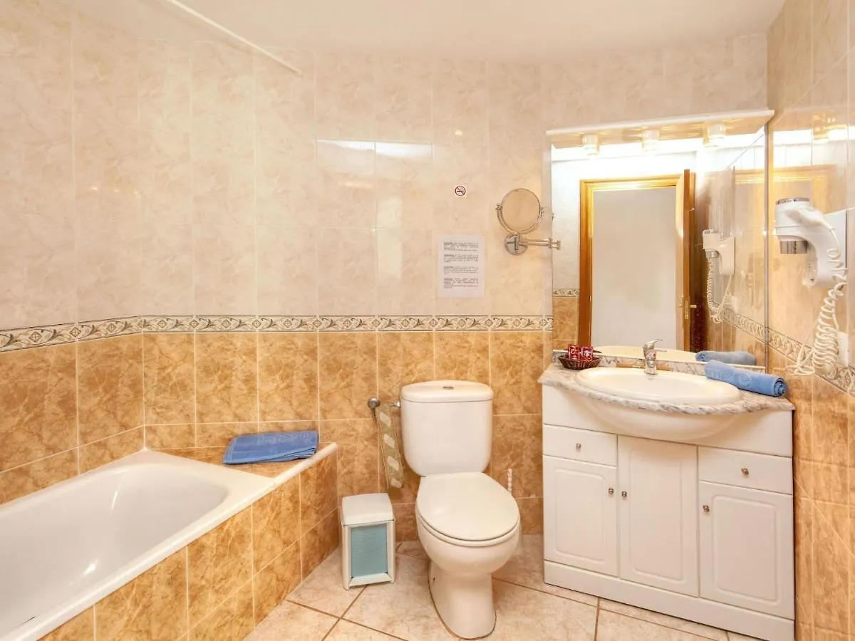 Apartment Palmiers I-5 By Interhome Llanca